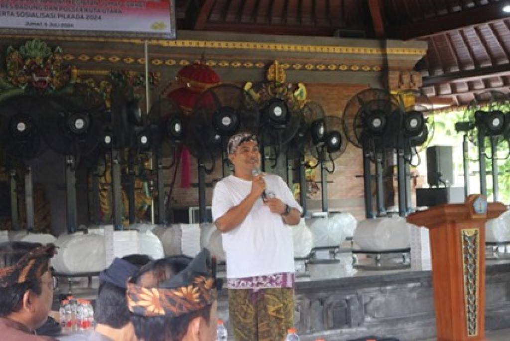 IBM Tri Guna Jaya Dalung Berikan Sosialisasi Bahaya Narkoba dan Alkohol pada Sesi Jumat Curhat di Desa Dalung